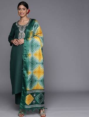 Floral Zari Embroidered Kurta With Trousers & Dupatta 1