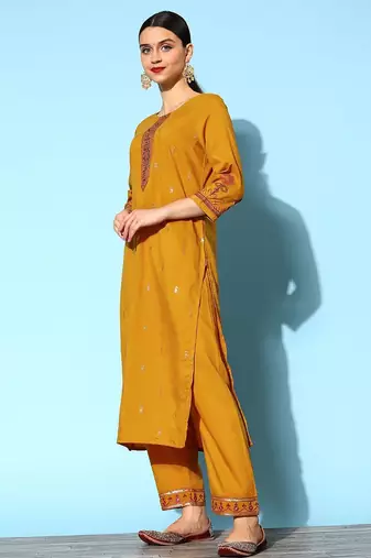 Women Ethnic Motifs Silk Blend Hyper Texture Kurta Set