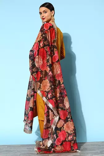 Women Ethnic Motifs Silk Blend Hyper Texture Kurta Set