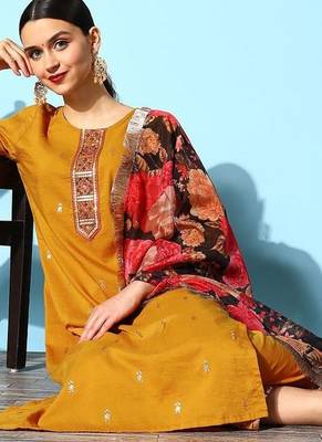 Women Ethnic Motifs Silk Blend Hyper Texture Kurta Set 5