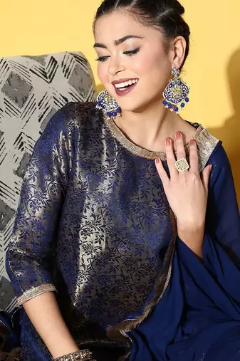 Women Floral Silk Blend Woven Metallic Kurta Set