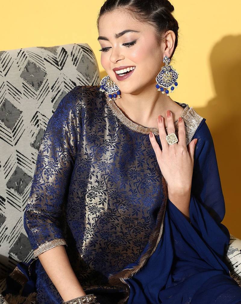 Women Floral Silk Blend Woven Metallic Kurta Set