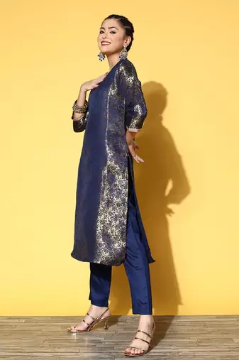 Women Floral Silk Blend Woven Metallic Kurta Set