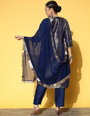 Women Floral Silk Blend Woven Metallic Kurta Set 5