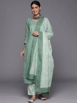 Women Green Floral Printed Pure Cotton Kurta with Trousers & With Dupatta 1