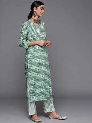 Women Green Floral Printed Pure Cotton Kurta with Trousers & With Dupatta 5
