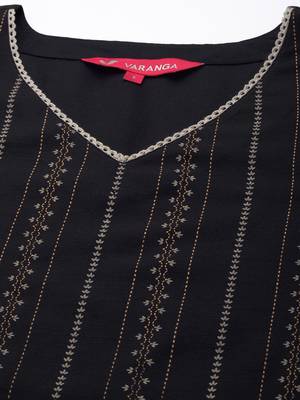 Women Black Printed Kurta with Trousers 2