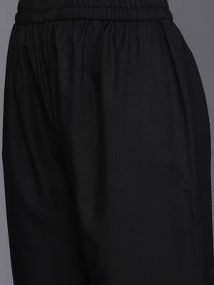 Women Black Printed Kurta with Trousers 3
