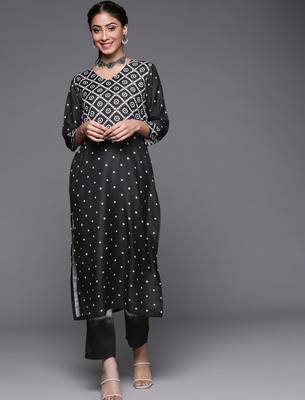Women Black Ethnic Motifs Printed Kurta with Trousers 3