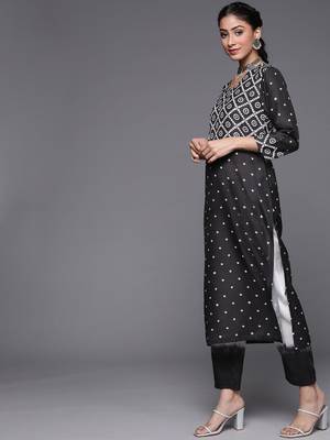 Women Black Ethnic Motifs Printed Kurta with Trousers 4