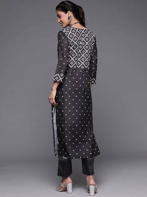 Women Black Ethnic Motifs Printed Kurta with Trousers 5