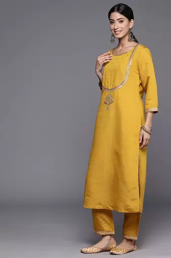 Ethnic Motifs Embroidered Regular Thread Work Kurta with Trousers & With Dupatta