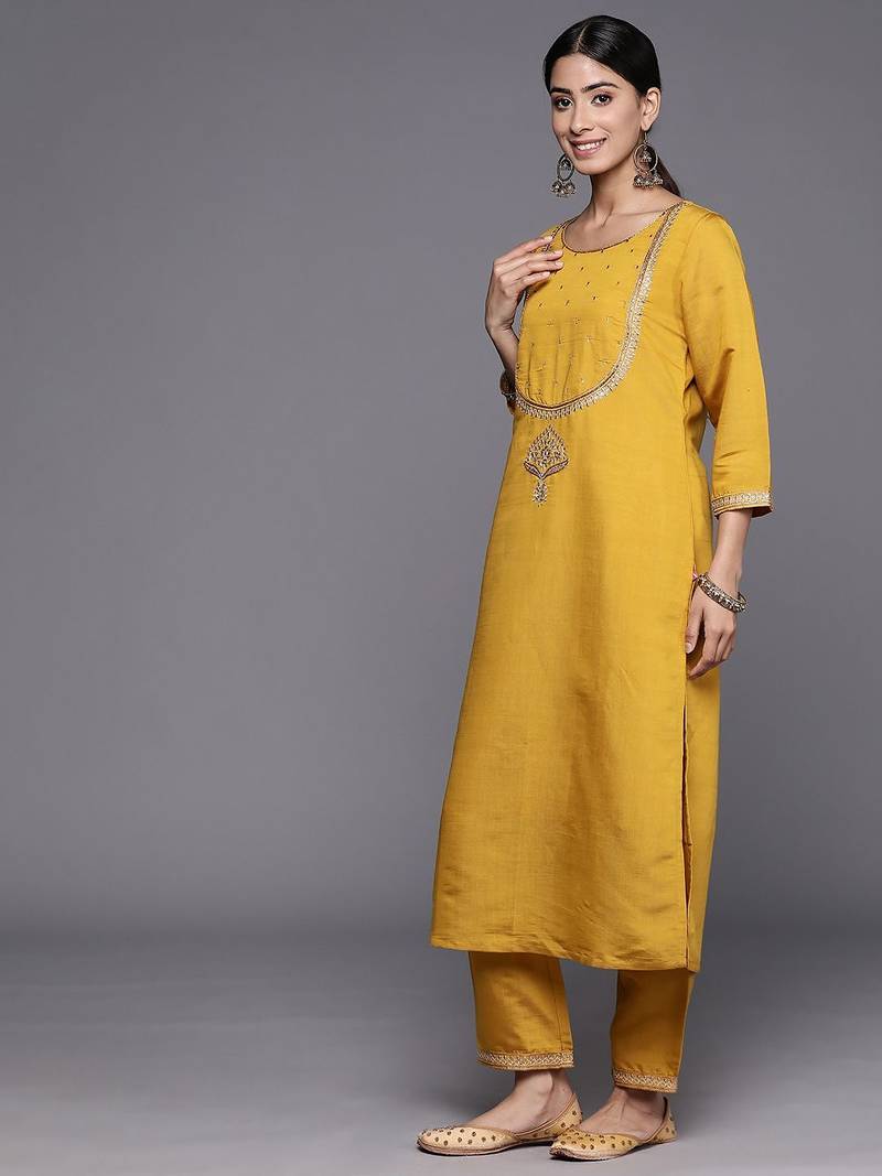 Ethnic Motifs Embroidered Regular Thread Work Kurta with Trousers & With Dupatta