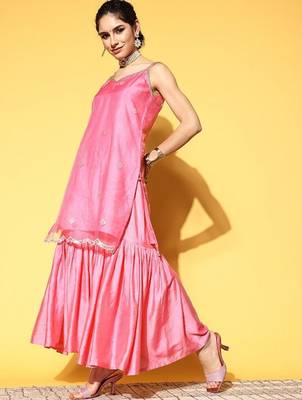 Women Ethnic Motifs Embroidered Sleeveless Kurta with Sharara & Dupatta 5