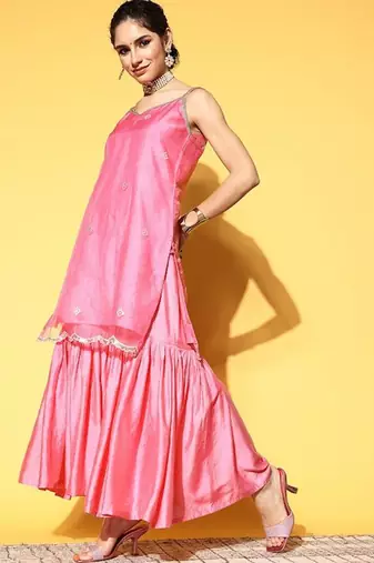 Women Ethnic Motifs Embroidered Sleeveless Kurta with Sharara & Dupatta