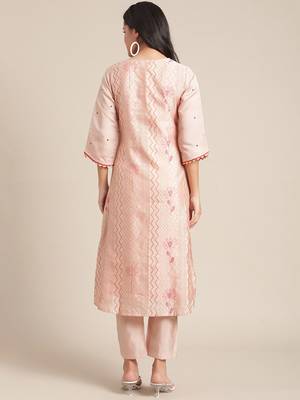 Women Peach-Coloured Printed Regular Kurta with Trousers 6
