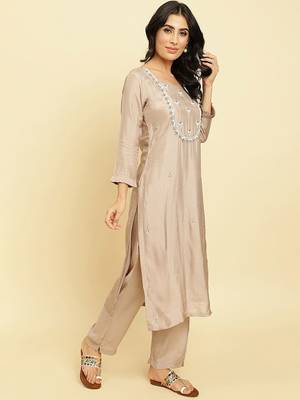 Ethnic Motifs Embroidered Kurta With Trousers & Dupatta 4