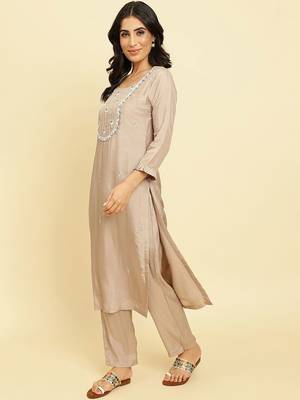 Ethnic Motifs Embroidered Kurta With Trousers & Dupatta 5