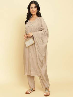 Ethnic Motifs Embroidered Kurta With Trousers & Dupatta 7