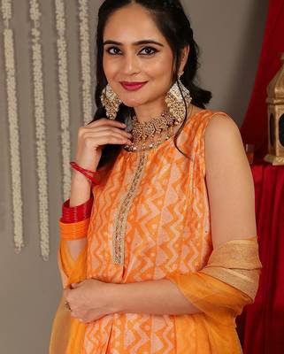 Women Printed Sequinned Kurta With Trousers & Dupatta 2