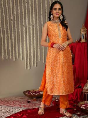 Women Printed Sequinned Kurta With Trousers & Dupatta 5