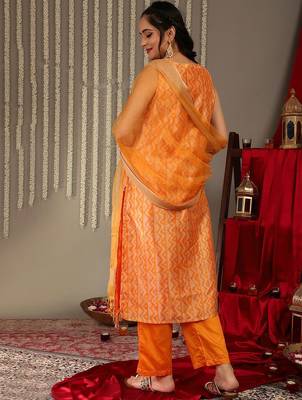 Women Printed Sequinned Kurta With Trousers & Dupatta 7