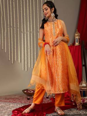 Women Printed Sequinned Kurta With Trousers & Dupatta 8
