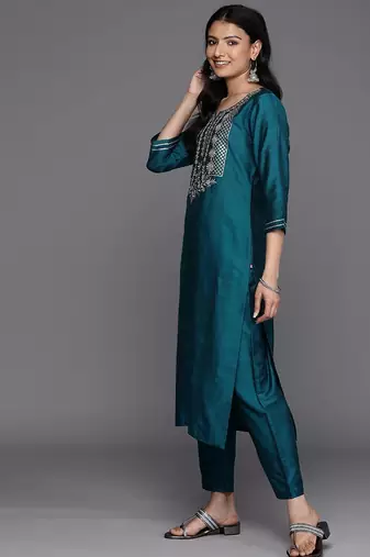 Ethnic Motifs Embroidered Sequinned Kurta With Trousers & Dupatta