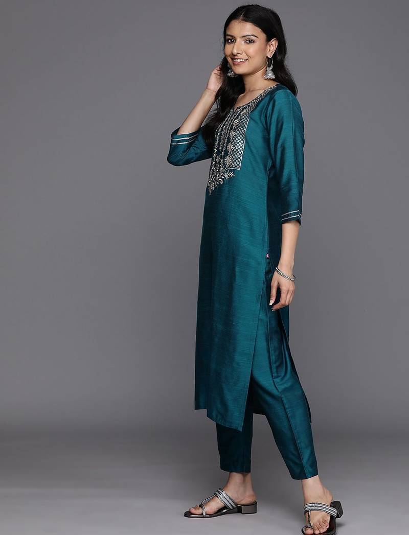 Ethnic Motifs Embroidered Sequinned Kurta With Trousers & Dupatta