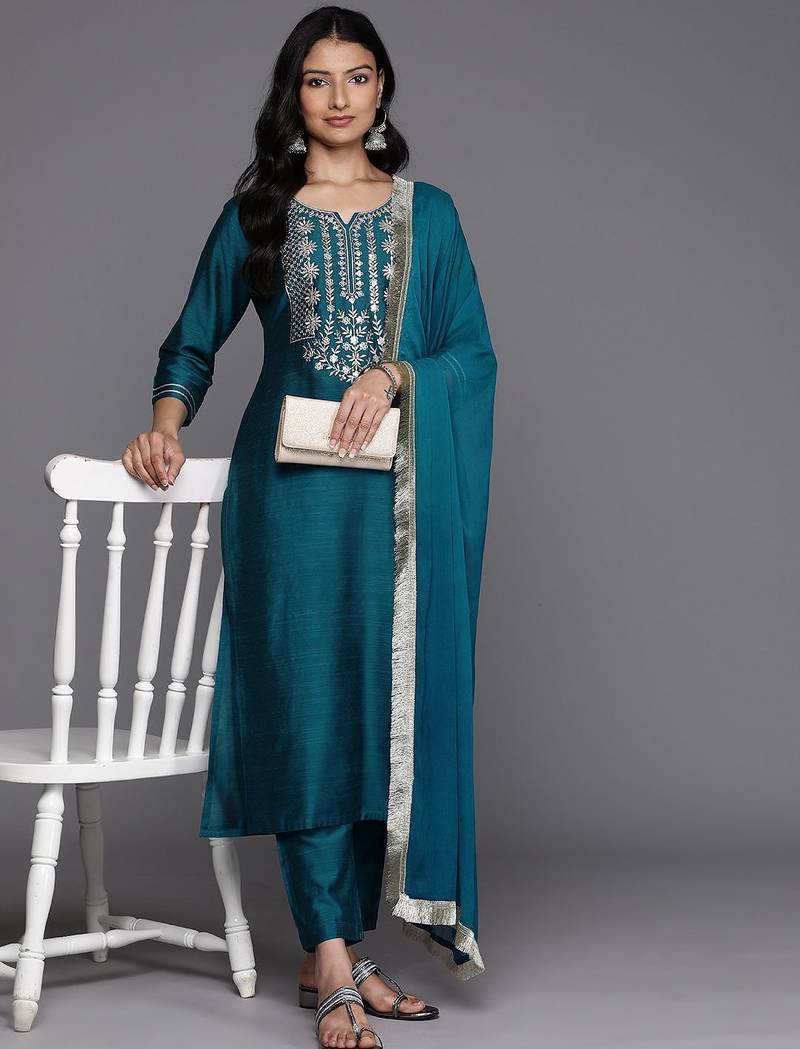 Ethnic Motifs Embroidered Sequinned Kurta With Trousers & Dupatta