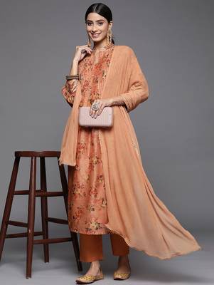 Women Floral Printed Sequinned Chanderi Silk Kurta Set 1