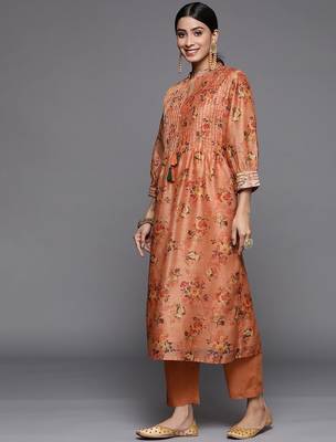 Women Floral Printed Sequinned Chanderi Silk Kurta Set 5