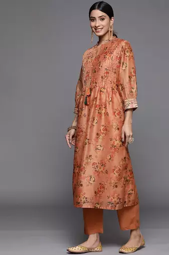 Women Floral Printed Sequinned Chanderi Silk Kurta Set