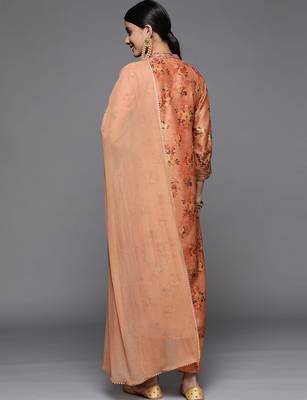 Women Floral Printed Sequinned Chanderi Silk Kurta Set 6