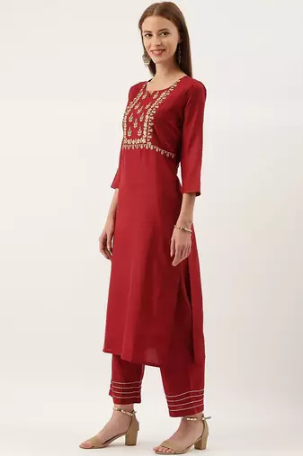 Women Maroon Floral Embroidered Kurta with Trousers