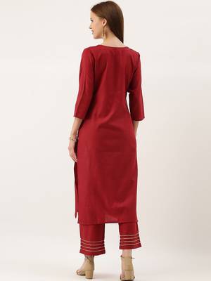 Women Maroon Floral Embroidered Kurta with Trousers 5