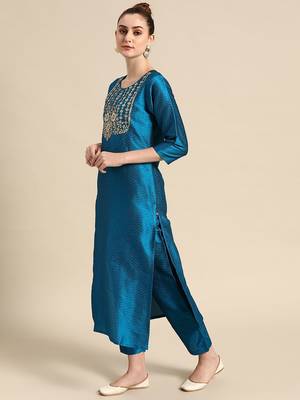 Women Blue & Golden Embroidered Jacquard Kurta with Trousers 4