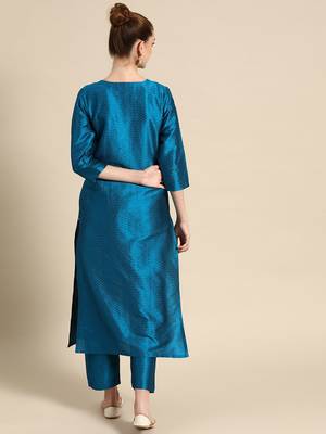 Women Blue & Golden Embroidered Jacquard Kurta with Trousers 5