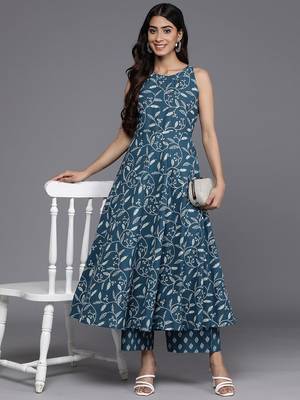 Women Floral Printed Regular Pure Cotton Kurta with Trousers 6
