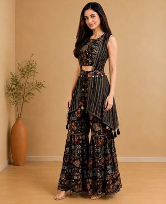 Women Ethnic Motifs Printed Regular Kurti with Sharara 3