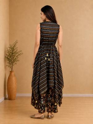 Women Ethnic Motifs Printed Regular Kurti with Sharara 4