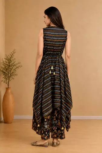 Women Ethnic Motifs Printed Regular Kurti with Sharara