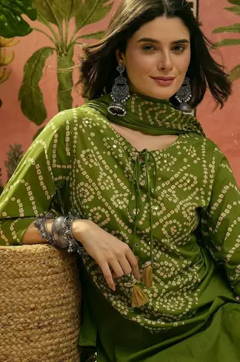 Printed Round Neck Kurta Trousers & Dupatta