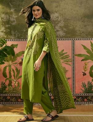 Printed Round Neck Kurta Trousers & Dupatta 3
