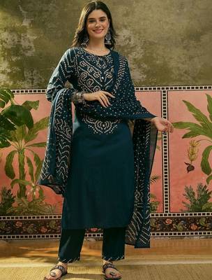Printed V Neck Kurta Trousers & Dupatta 1