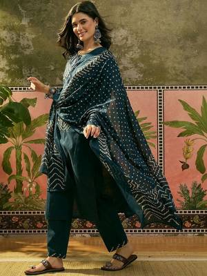 Printed V Neck Kurta Trousers & Dupatta 3