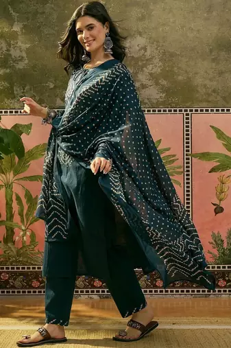 Printed V Neck Kurta Trousers & Dupatta