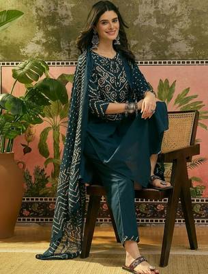 Printed V Neck Kurta Trousers & Dupatta 7