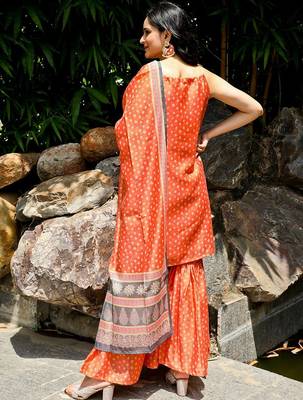 Bandhani Printed Tie-Up Neck Sleeveless Chanderi Silk Kurta Set With Dupatta 4