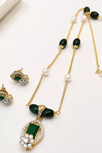 Green stone & pearl gold-tone pendant necklace and earrings set, floral pendant, oval bead chain, women's jewellery set